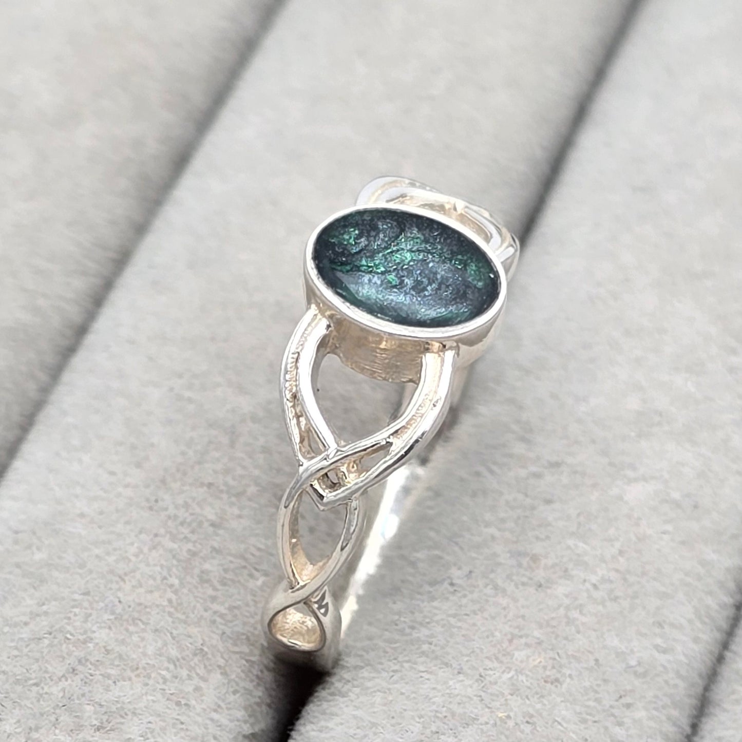 Celtic oval ring (Only a few sizes available, please check description)