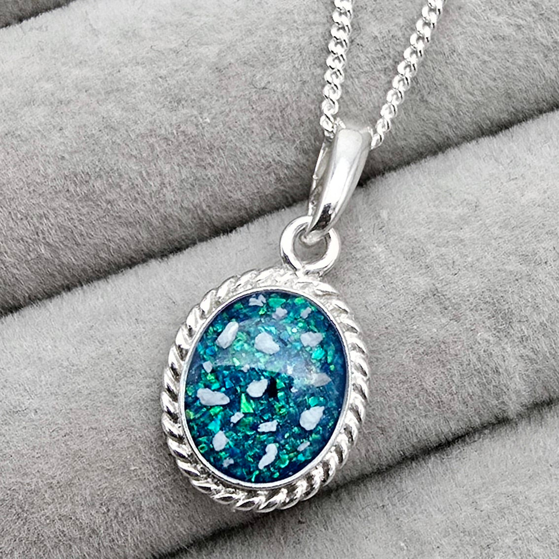 Belle oval rope pendant