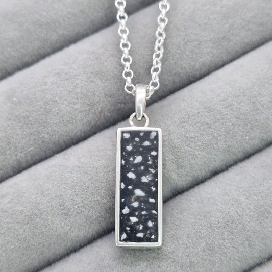 Unisex rectangular pendant
