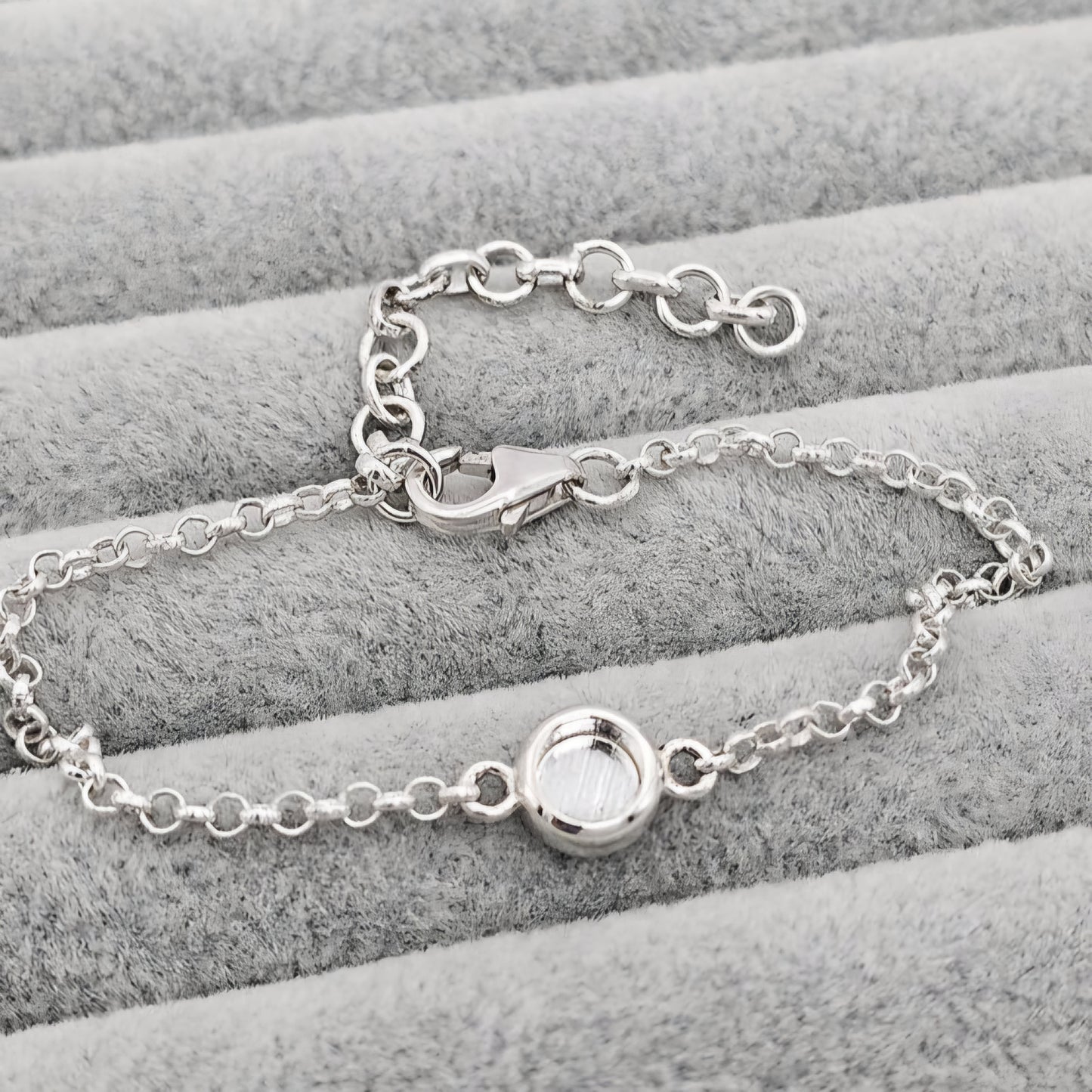 Petite round adjustable bracelet
