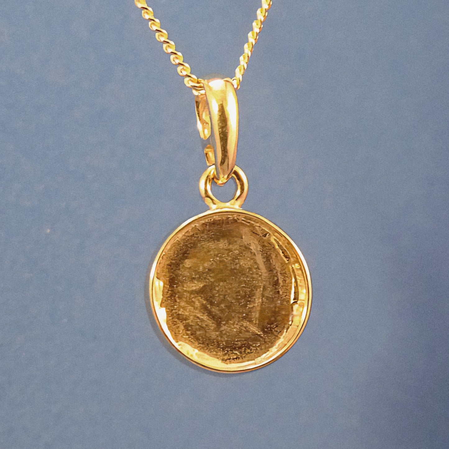 9ct gold Jenna 10mm round pendant