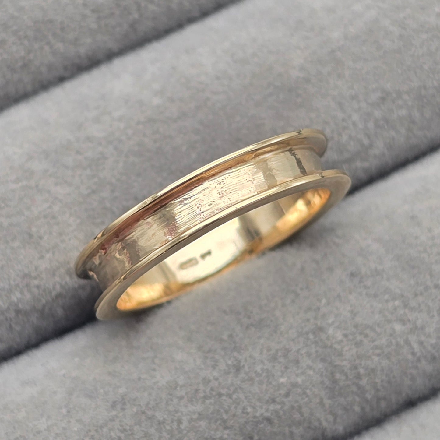 9ct Gold Unisex full channel ring