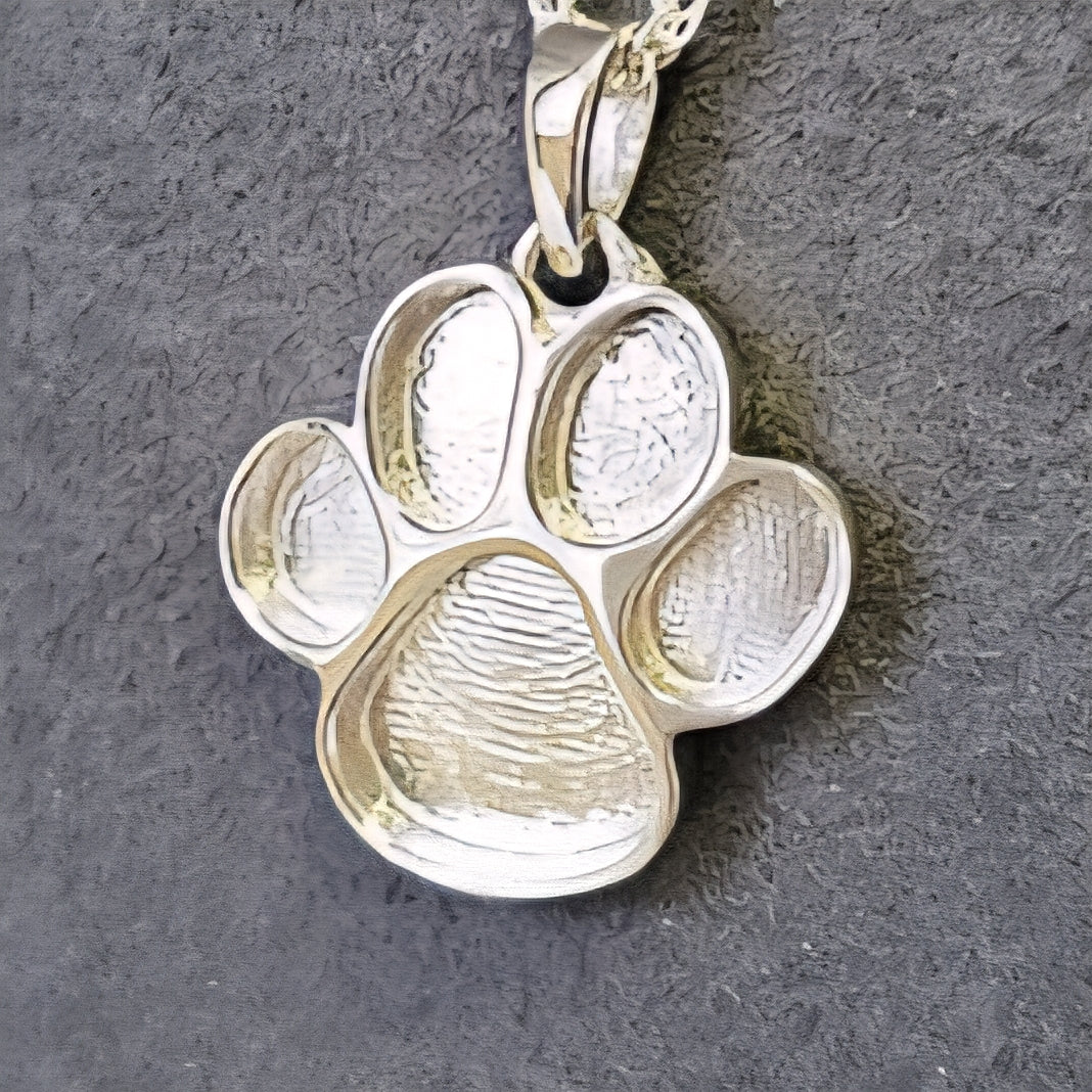 Fliss paw print pendant