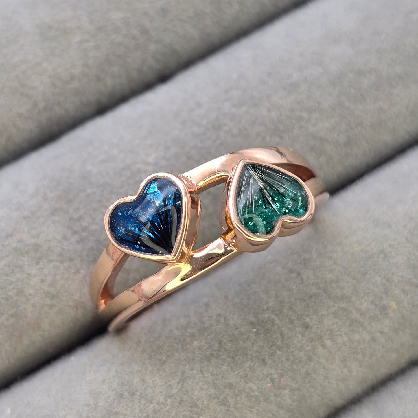 9ct gold side by side heart ring