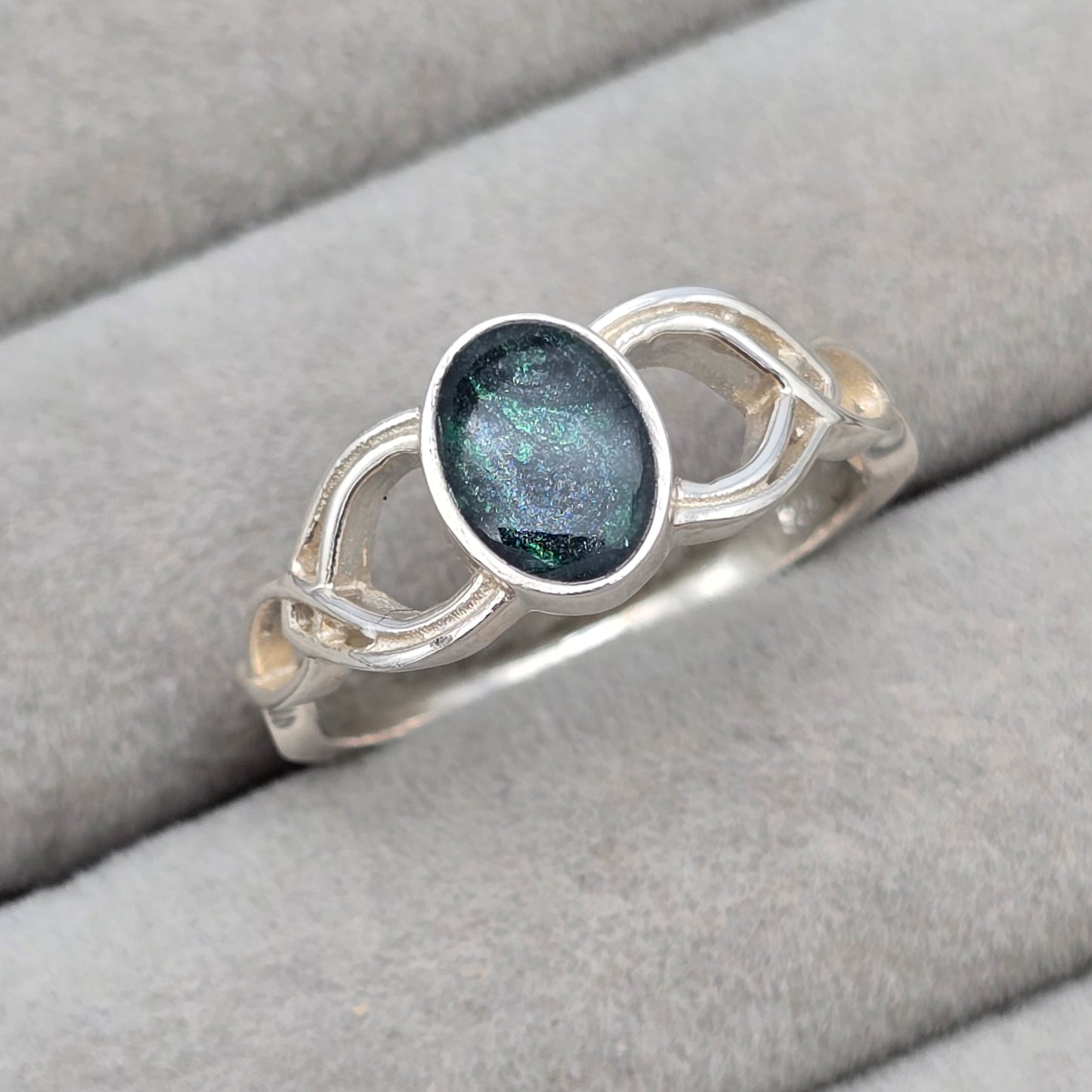 Celtic oval ring