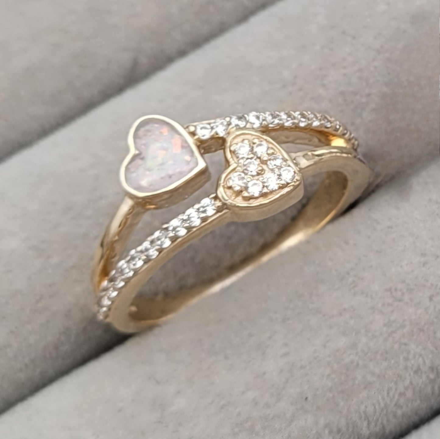 9ct gold Twin love heart CZ ring