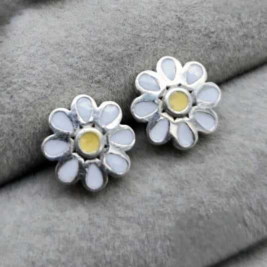 Ashleigh's Daisy Earrings