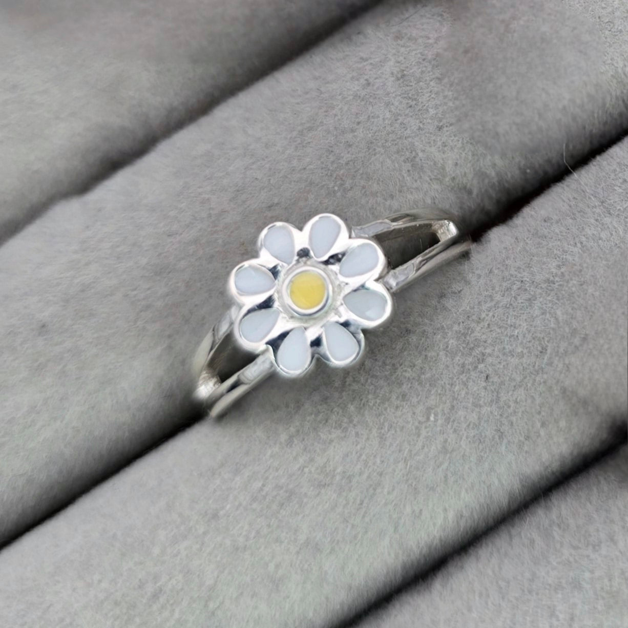 Ashleigh's Daisy Sized Ring