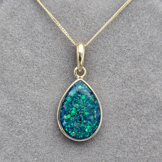 9ct gold teardrop pendant