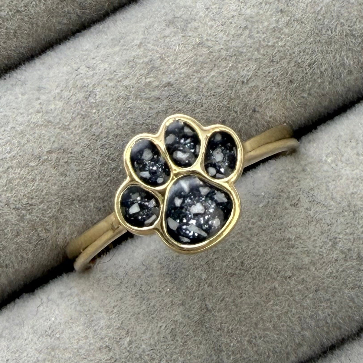 9ct gold Paw print ring