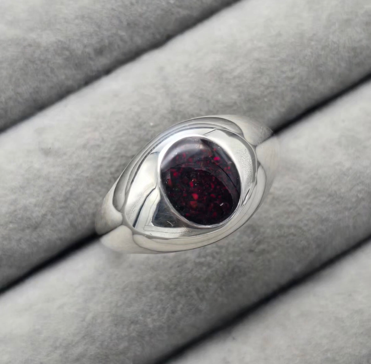 Gents oval signet ring