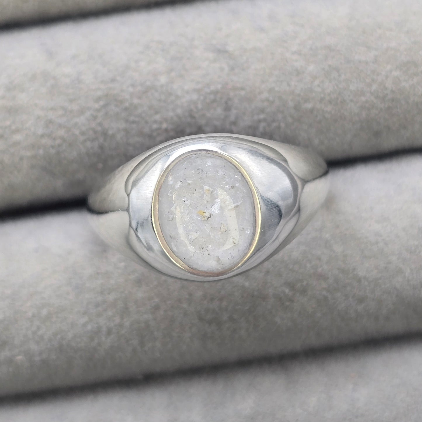 Gents oval signet ring
