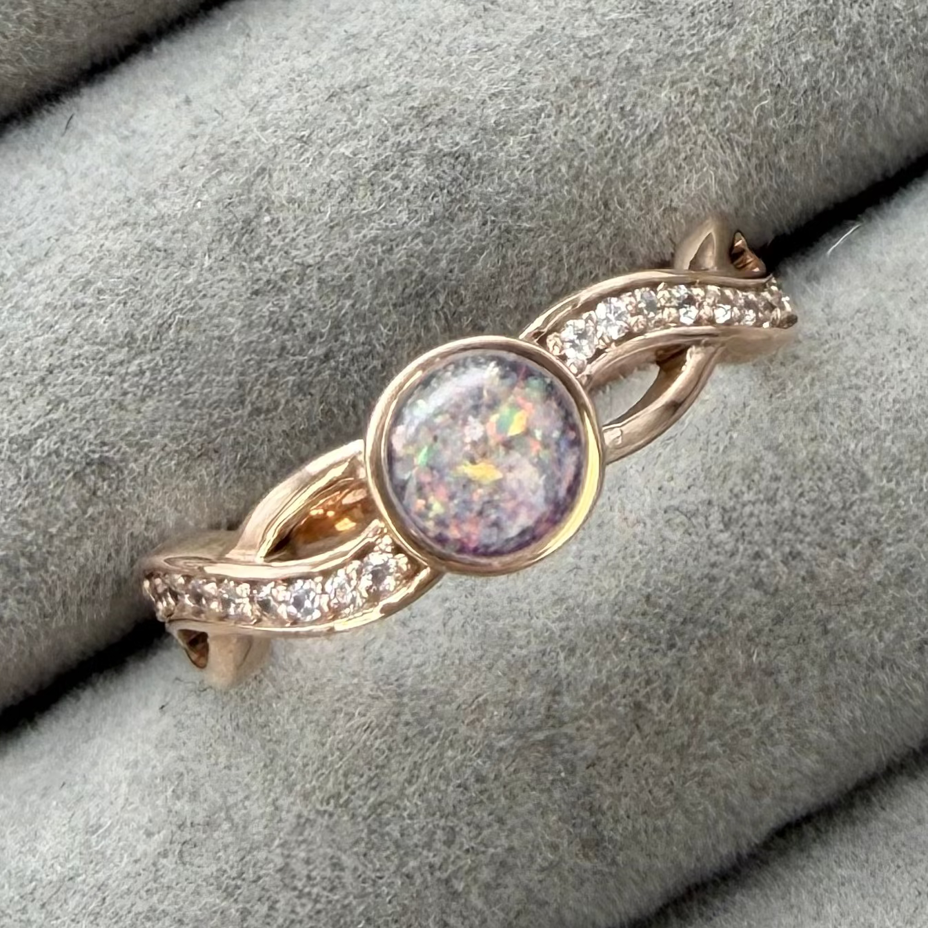 9ct Gold Katherine round criss-cross cz ring