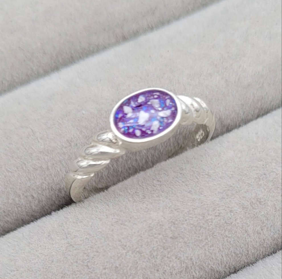 Twisted edge oval ring