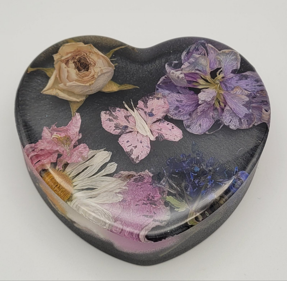 Flat heart paperweight dried flowers