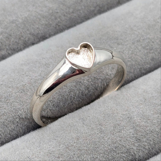 Heart signet ring