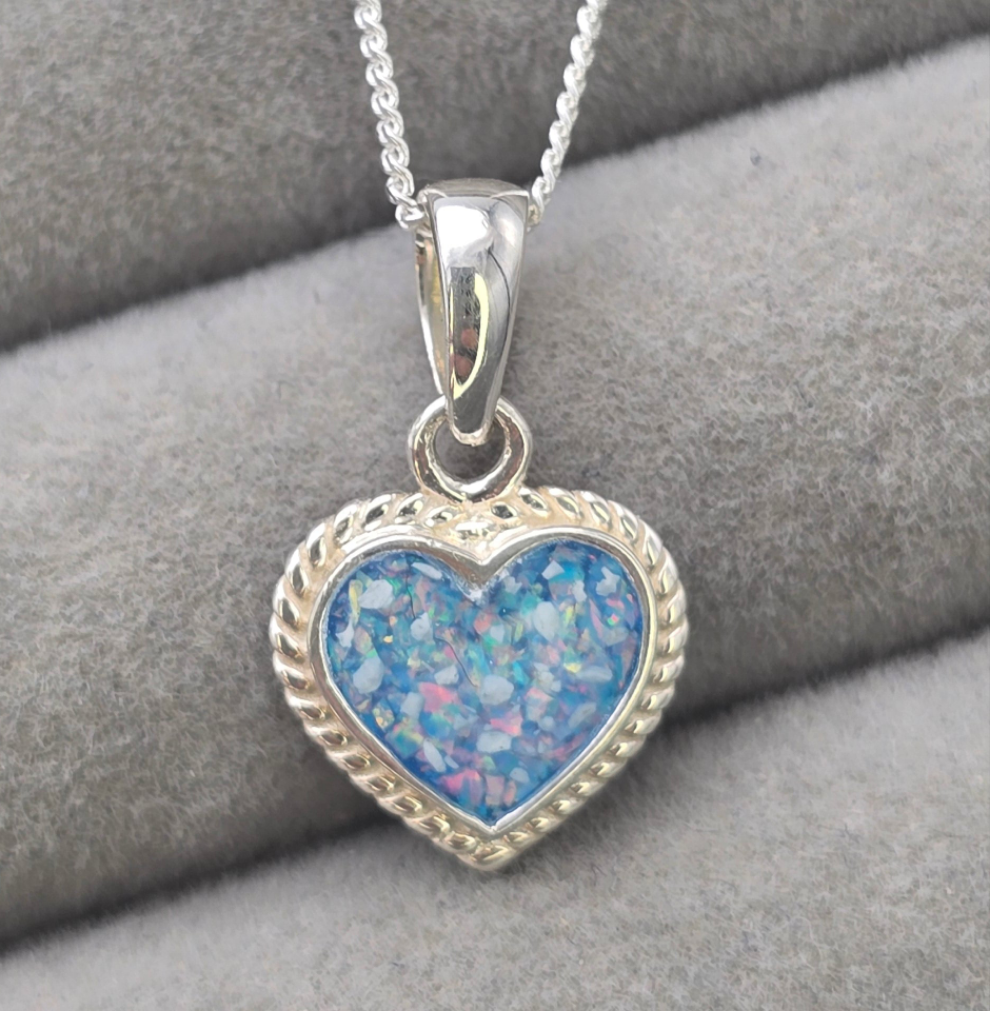 Rope edged heart pendant