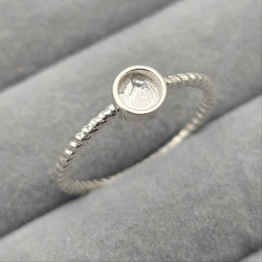 Single twist ring