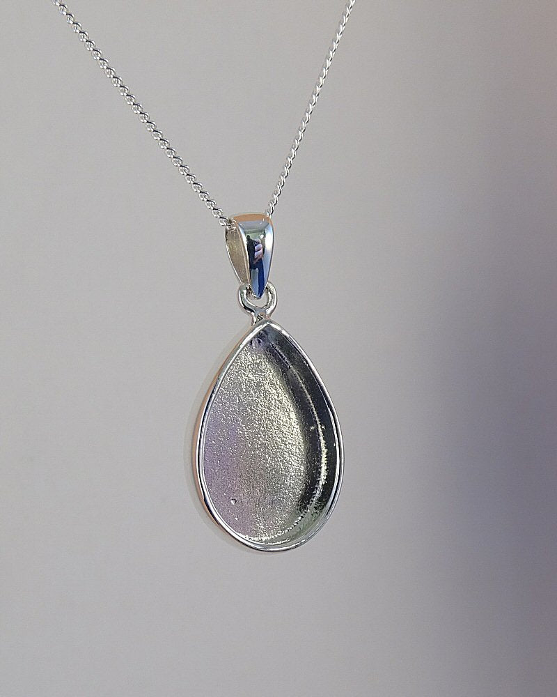 Wide teardrop pendant