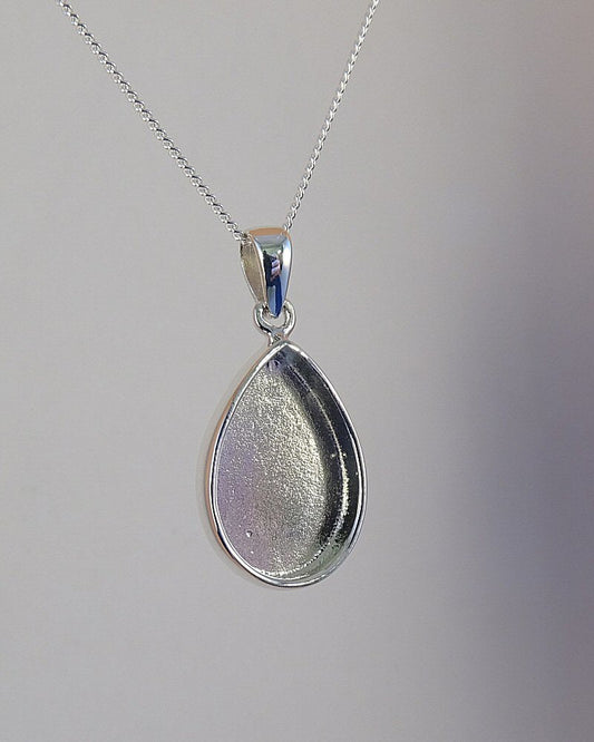 Wide teardrop pendant