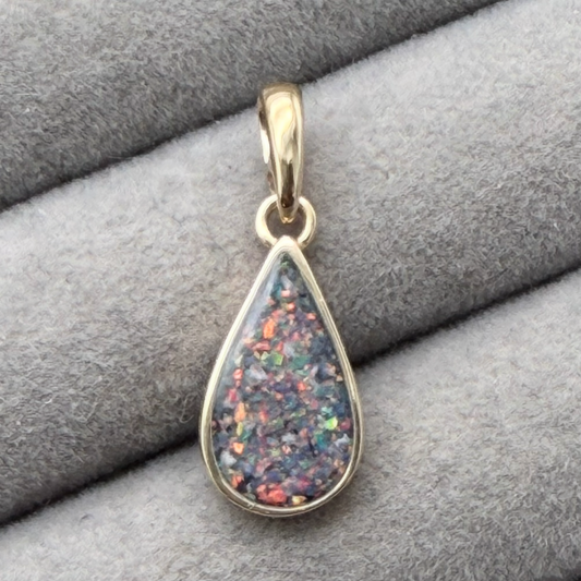 9ct gold teardrop pendant