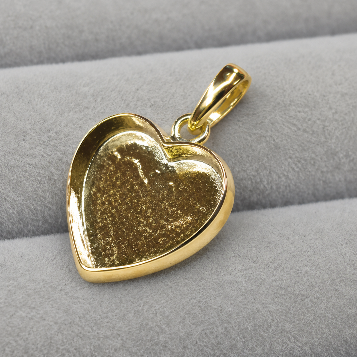 9ct gold heart pendant