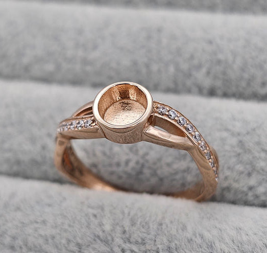 9ct Gold Katherine round criss-cross cz ring