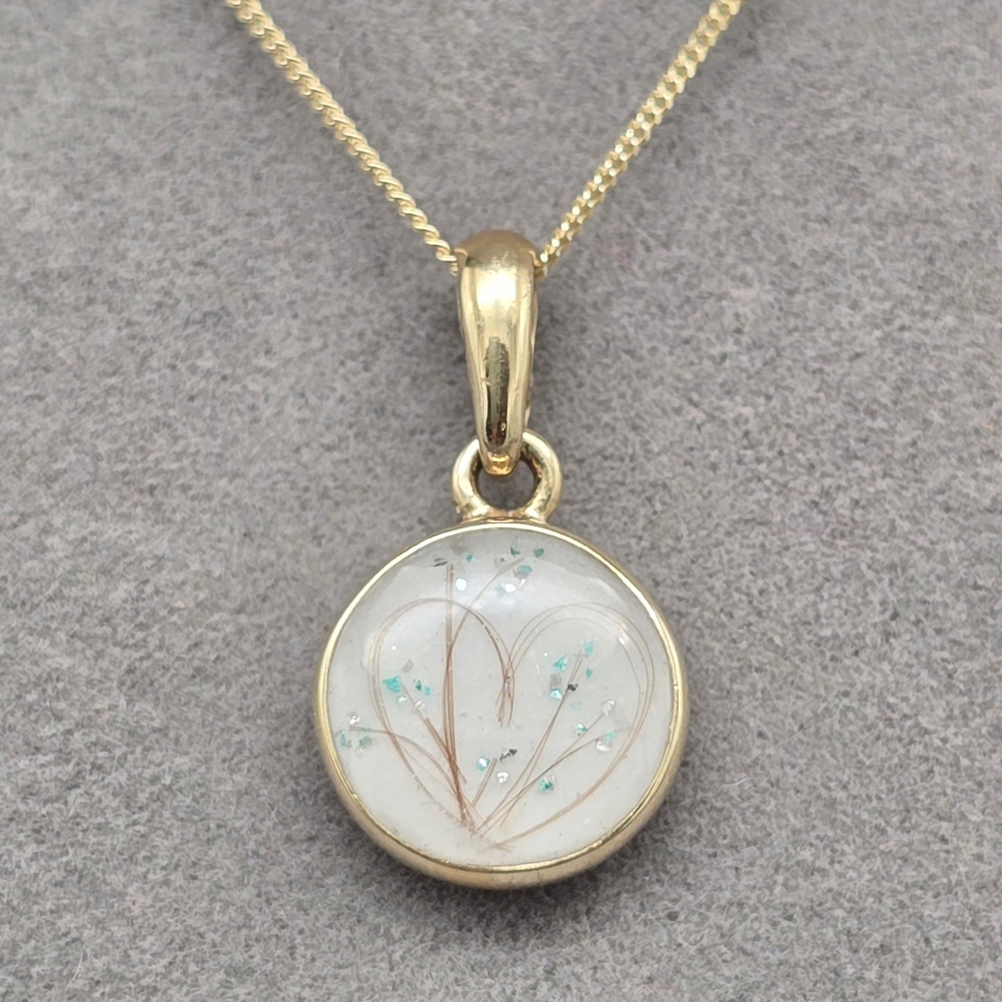 9ct gold Jenna 10mm round pendant