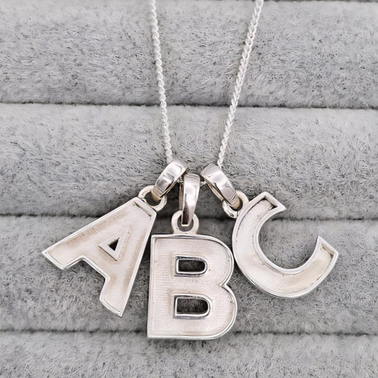 Initial pendant 15mm