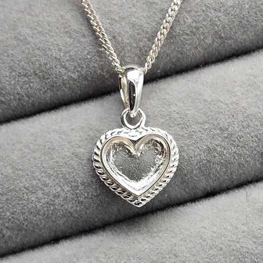 Rope edged heart pendant