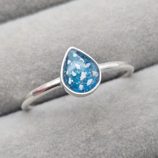 Simple teardrop ring