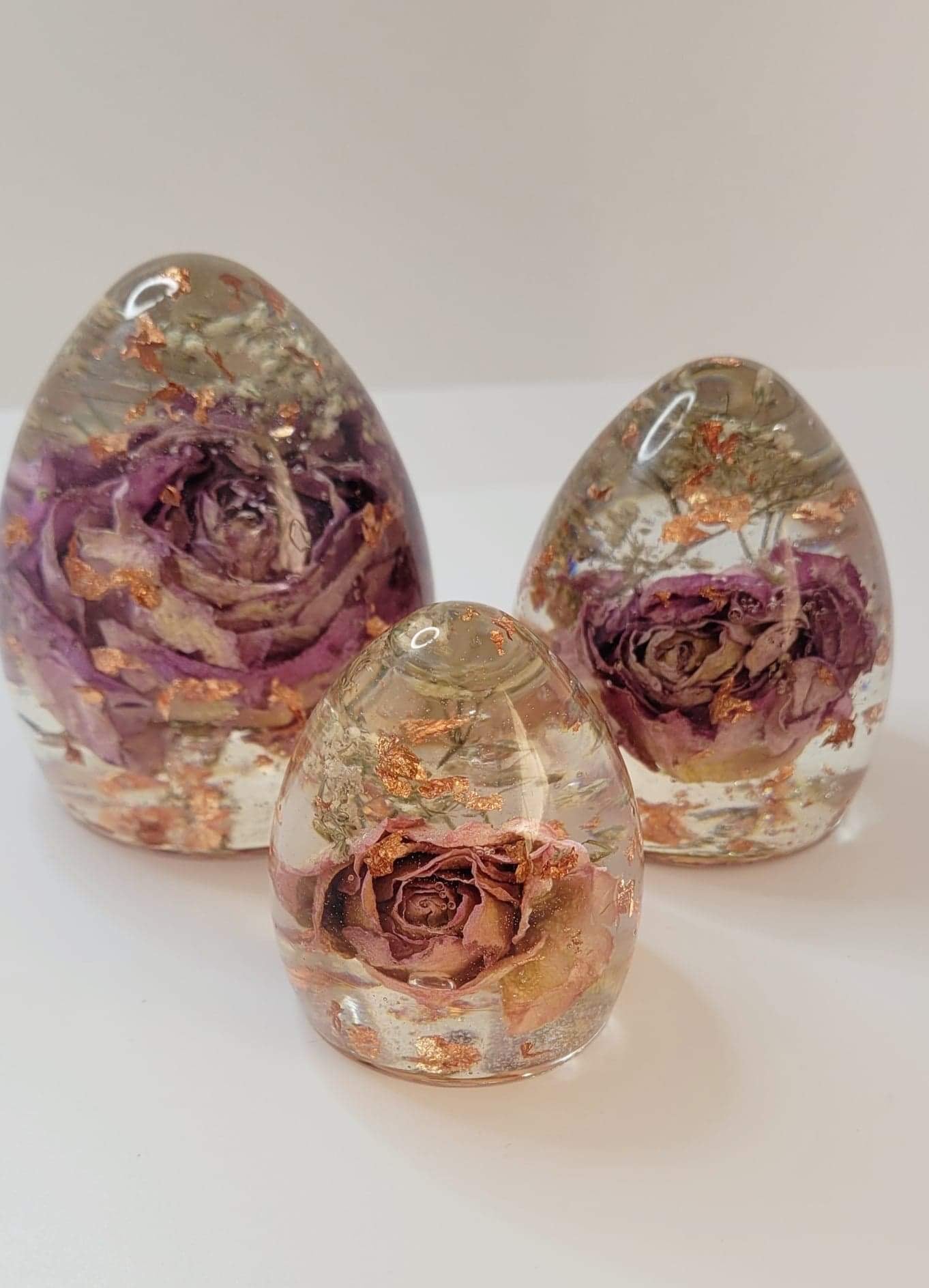 Dried flowers egg shaped paperweight set